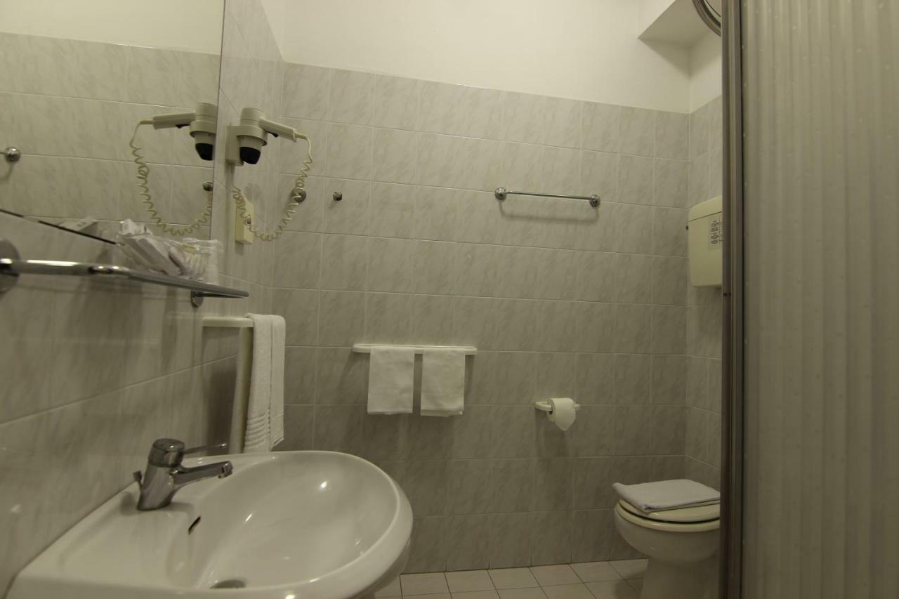 סניגליה Grand Hotel Excelsior מראה חיצוני תמונה